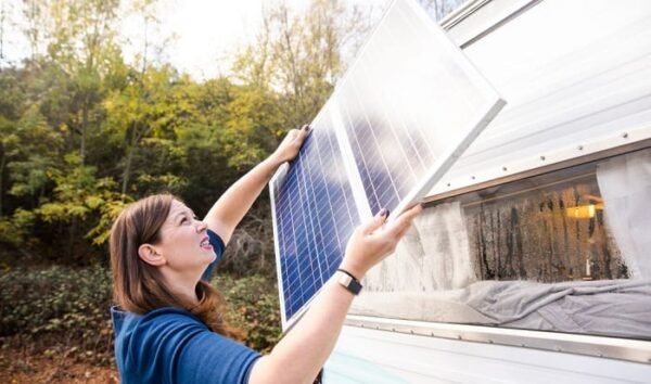 Los pasos sobre cómo instalar paneles solares en RV